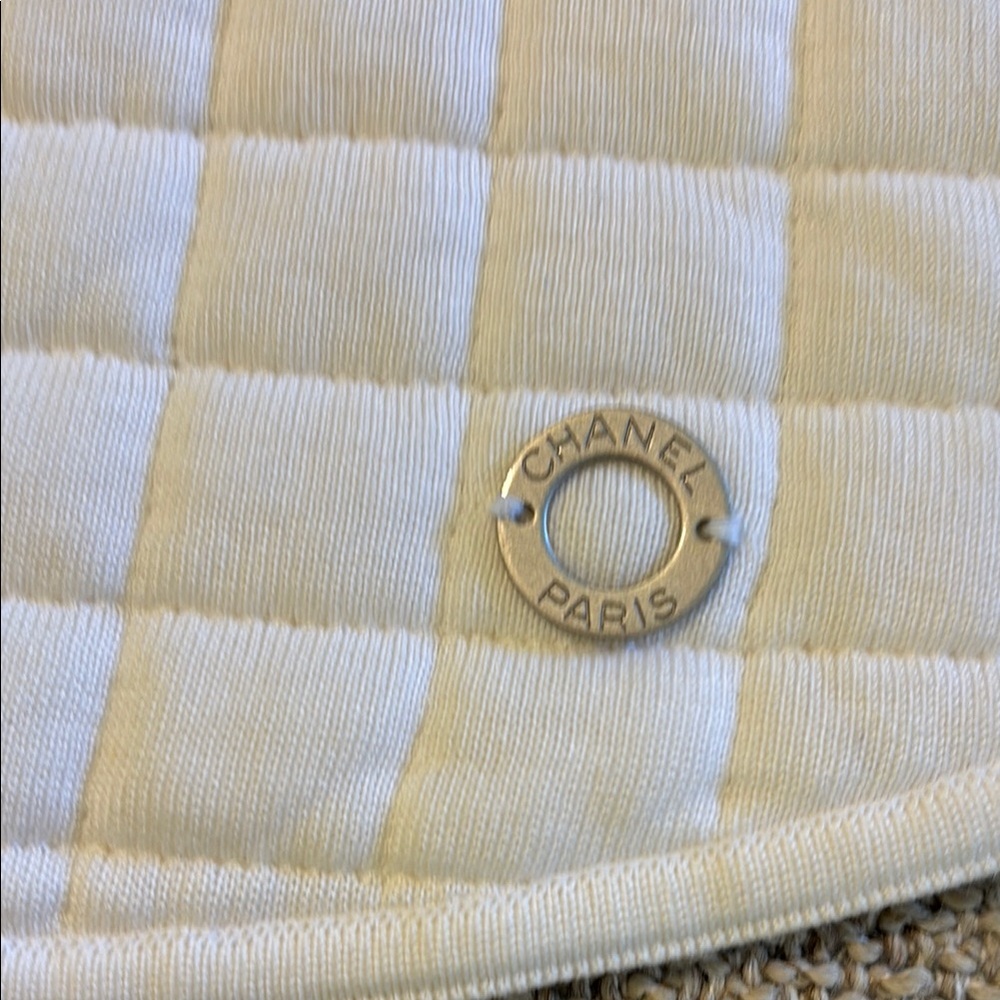 CHANEL Cream Quilted Sleeveless Crop Top - Picture 10 of 10